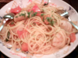 北海道産帆立貝とフレッシュバジルのトマトのスパゲティー